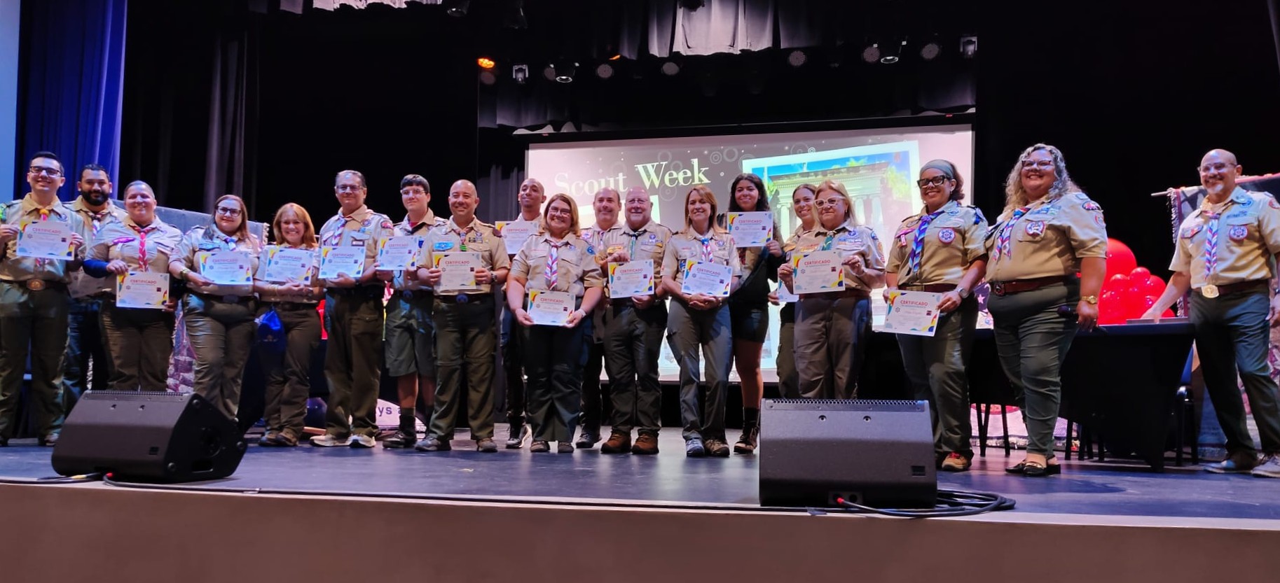 Líderes distrito Yagüeka recibiendo sus certificados